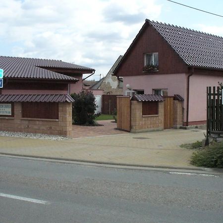 Penzion Jarka Lednice Extérieur photo